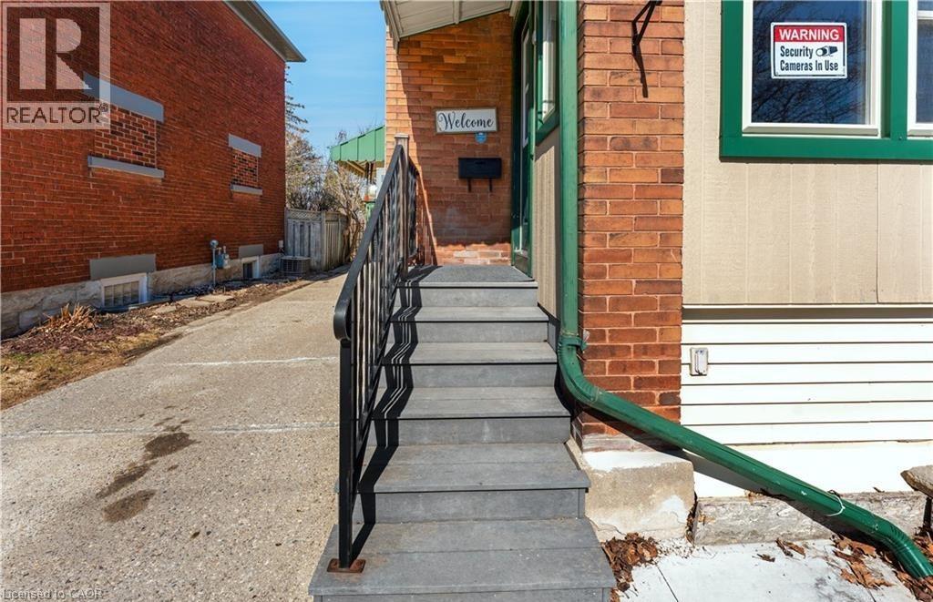 24 ONWARD Avenue, Kitchener, Ontario, N2H3J7 — Photo 4