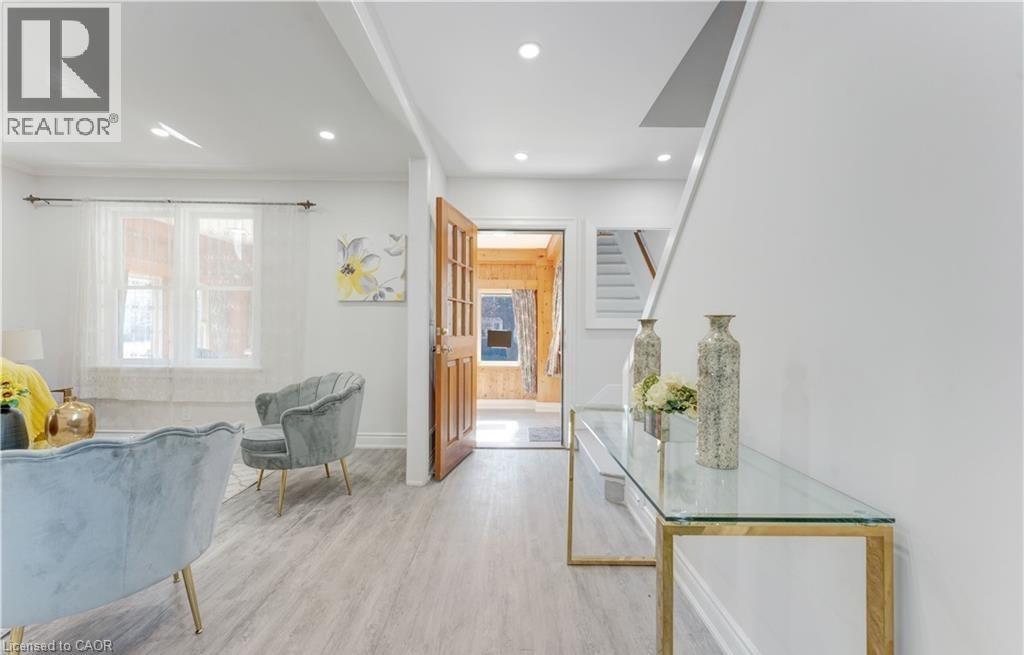 24 ONWARD Avenue, Kitchener, Ontario, N2H3J7 — Photo 7