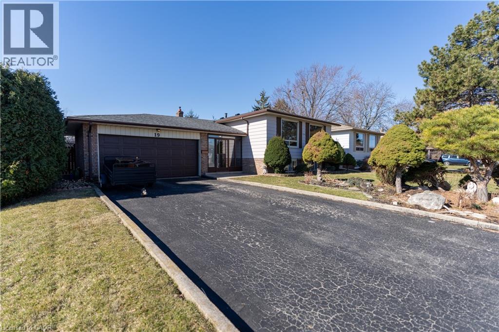 19 LYNWOOD Drive, Hamilton, Ontario, L8E3E7 — Photo 3