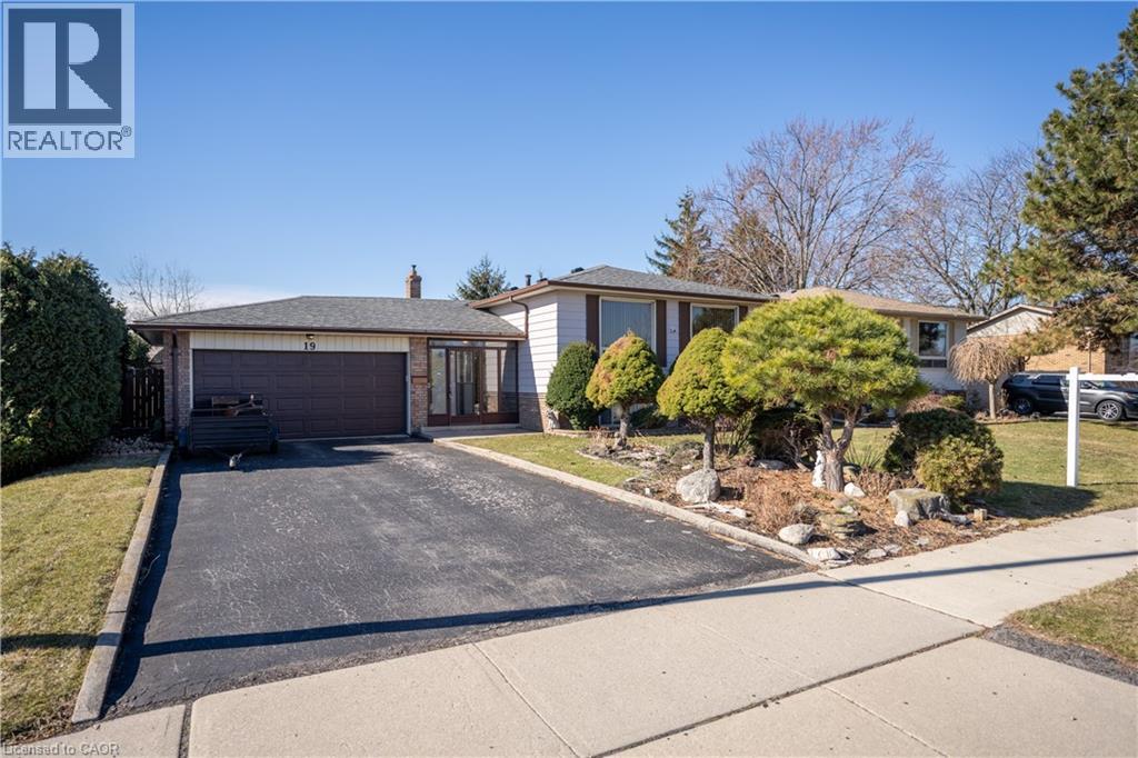 19 LYNWOOD Drive, Hamilton, Ontario, L8E3E7 — Photo 4