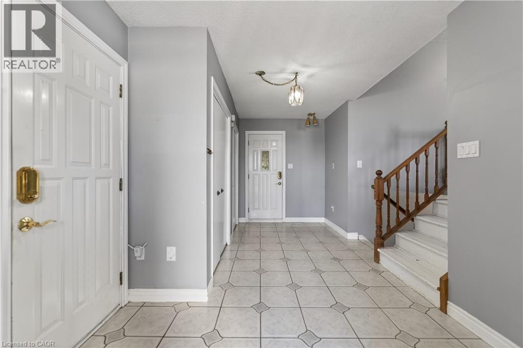 19 LYNWOOD Drive, Hamilton, Ontario, L8E3E7 — Photo 6
