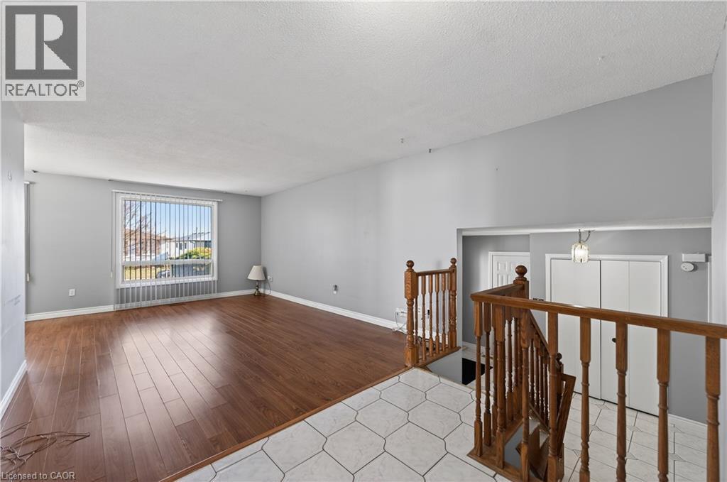 19 LYNWOOD Drive, Hamilton, Ontario, L8E3E7 — Photo 8