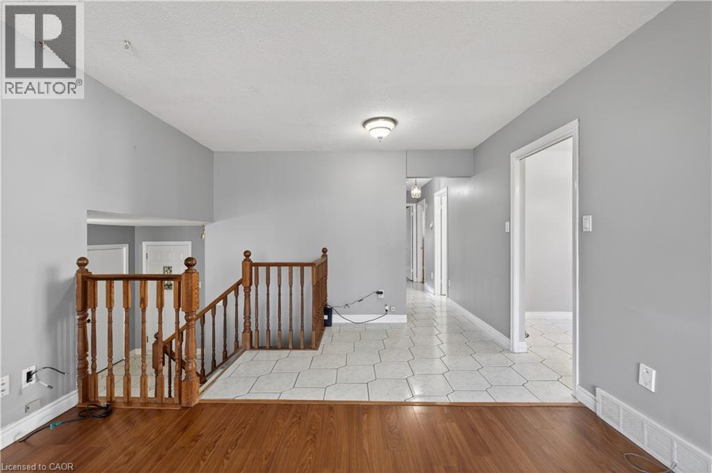 19 LYNWOOD Drive, Hamilton, Ontario, L8E3E7 — Photo 9