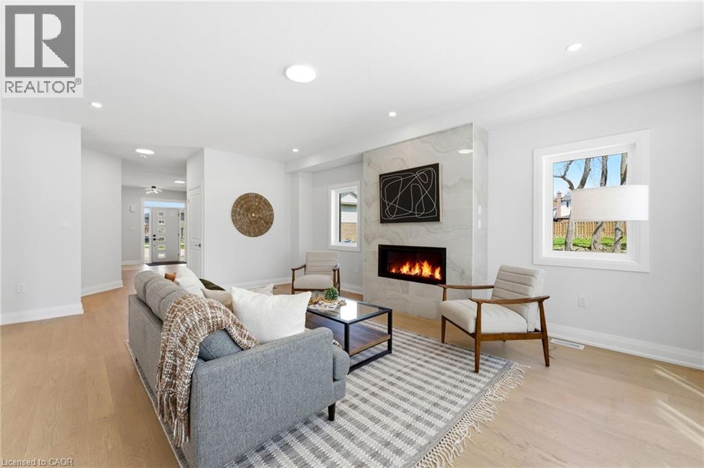 23 WOODVALLEY Court, Hamilton, Ontario, L9B2S7 — Photo 4