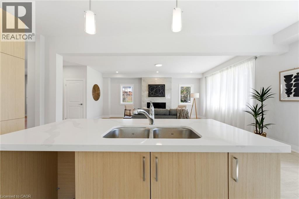 23 WOODVALLEY Court, Hamilton, Ontario, L9B2S7 — Photo 8