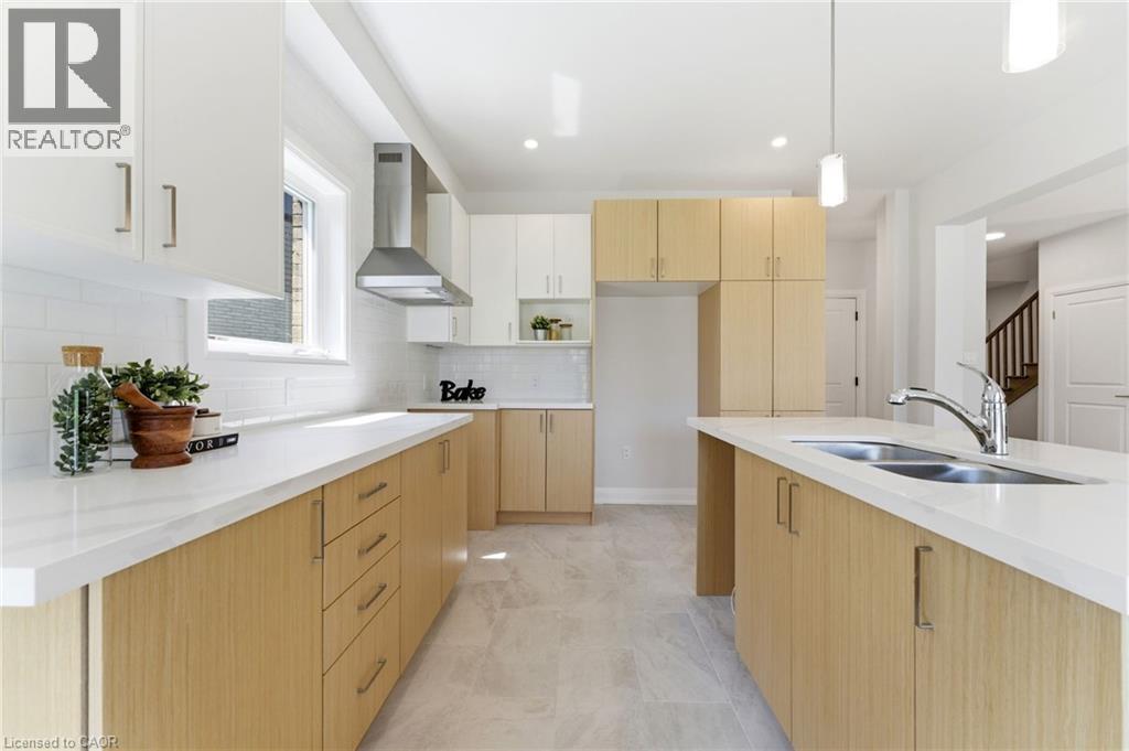 23 WOODVALLEY Court, Hamilton, Ontario, L9B2S7 — Photo 9