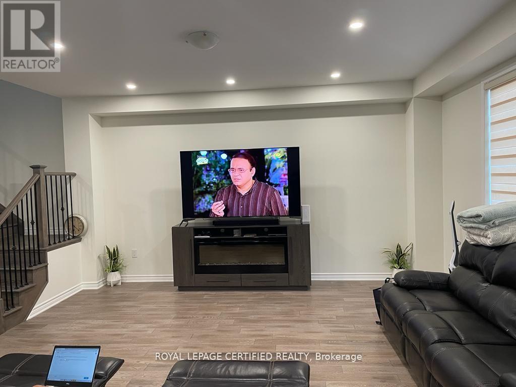 9 AFFUSION ROAD E, Brampton (Northwest Brampton), Ontario, L7A0H1 — Photo 4