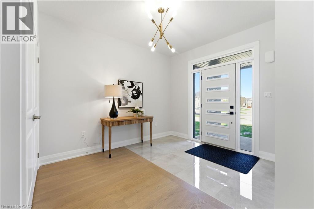 19 WOODVALLEY Court, Hamilton, Ontario, L9B2S7 — Photo 10