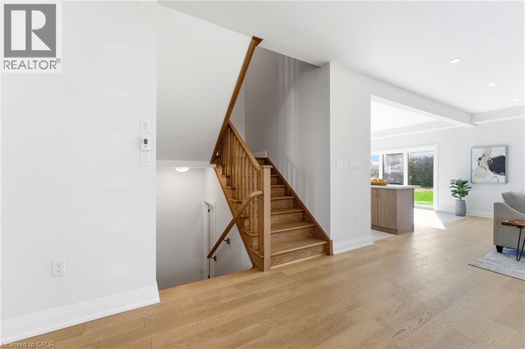 19 WOODVALLEY Court, Hamilton, Ontario, L9B2S7 — Photo 11