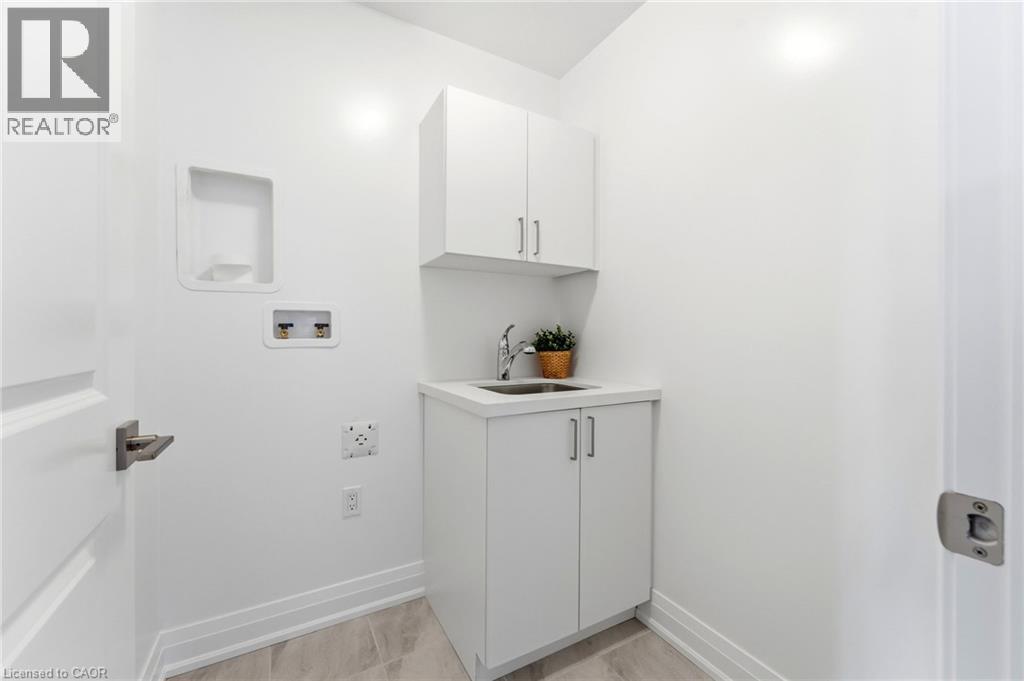 19 WOODVALLEY Court, Hamilton, Ontario, L9B2S7 — Photo 24