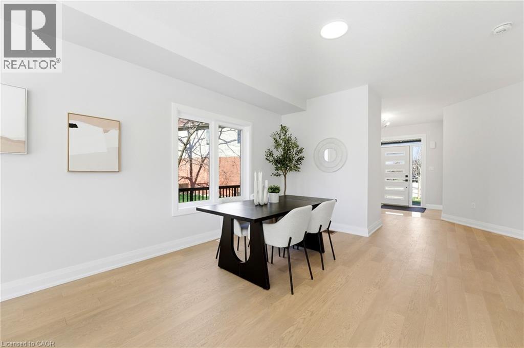 19 WOODVALLEY Court, Hamilton, Ontario, L9B2S7 — Photo 3