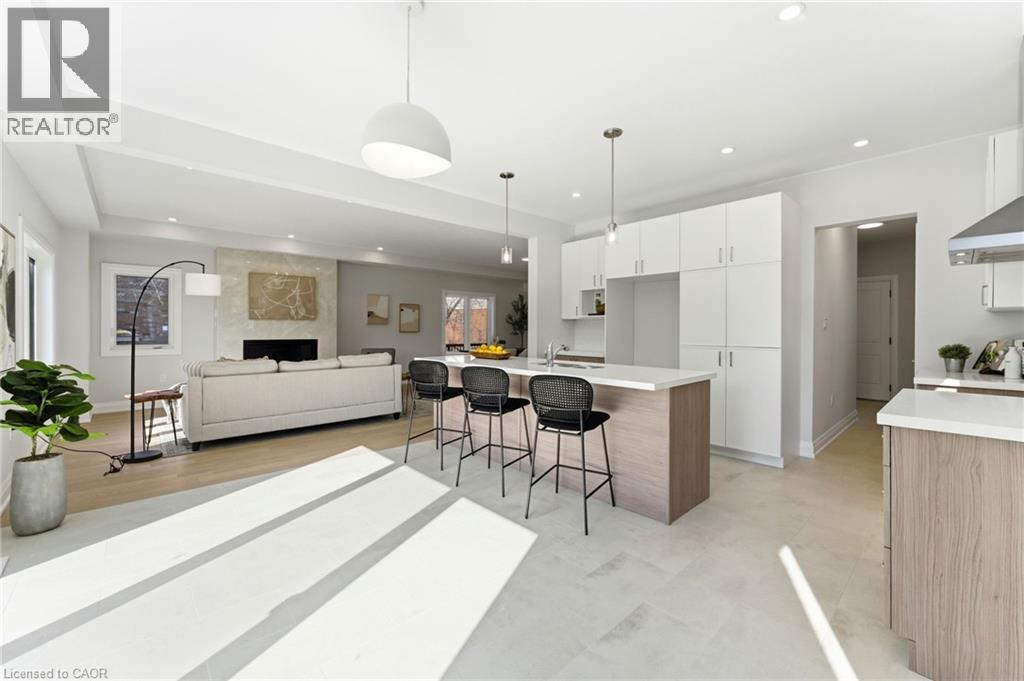 19 WOODVALLEY Court, Hamilton, Ontario, L9B2S7 — Photo 4