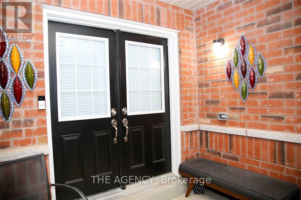 647 MOCKRIDGE TERRACE S, Milton (HA Harrison), Ontario, L9T8W1 — Photo 3