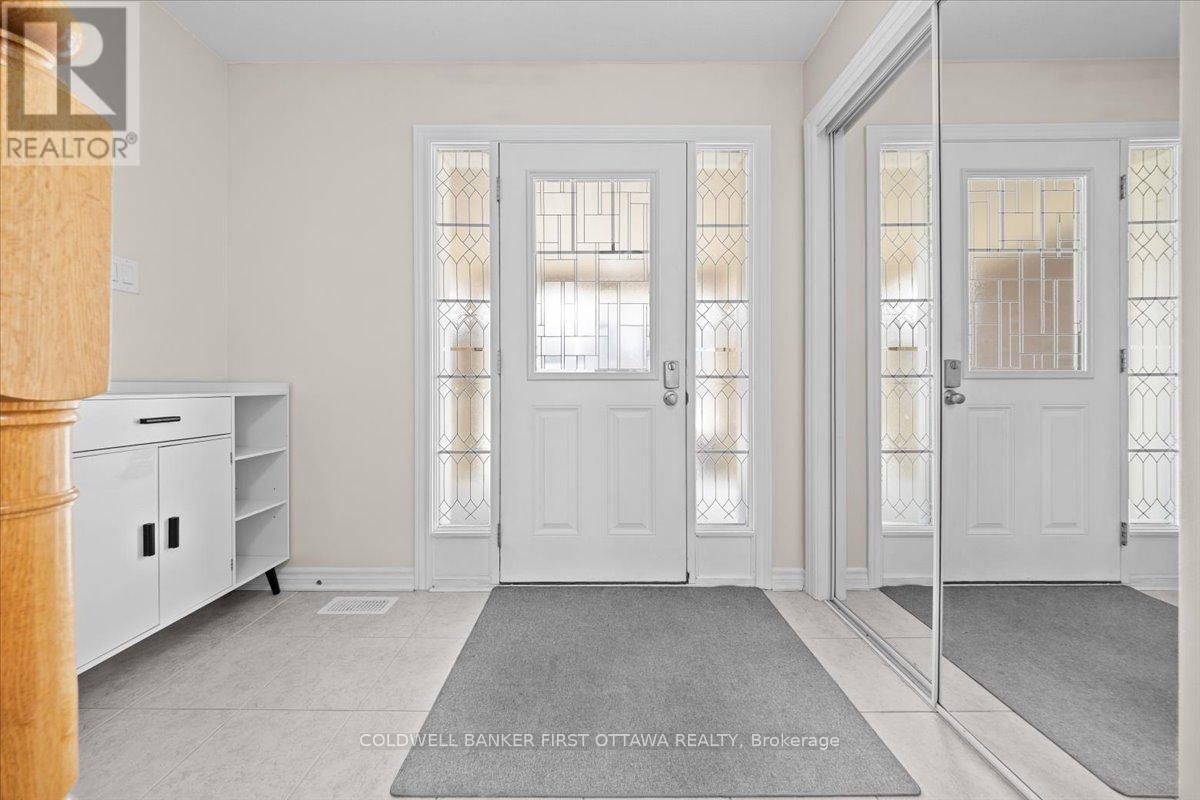 355 SWEETCLOVER WAY, Ottawa, Ontario, K4A1E6 — Photo 2