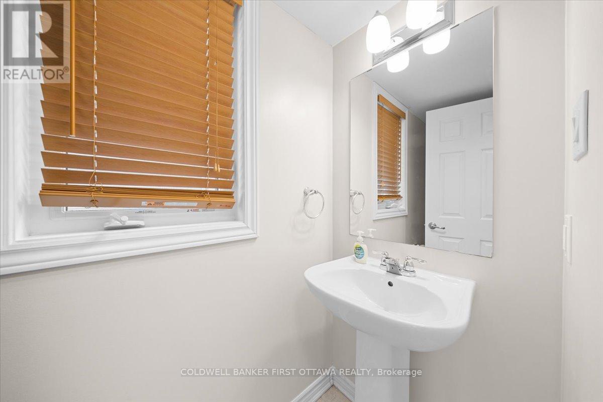 355 SWEETCLOVER WAY, Ottawa, Ontario, K4A1E6 — Photo 3