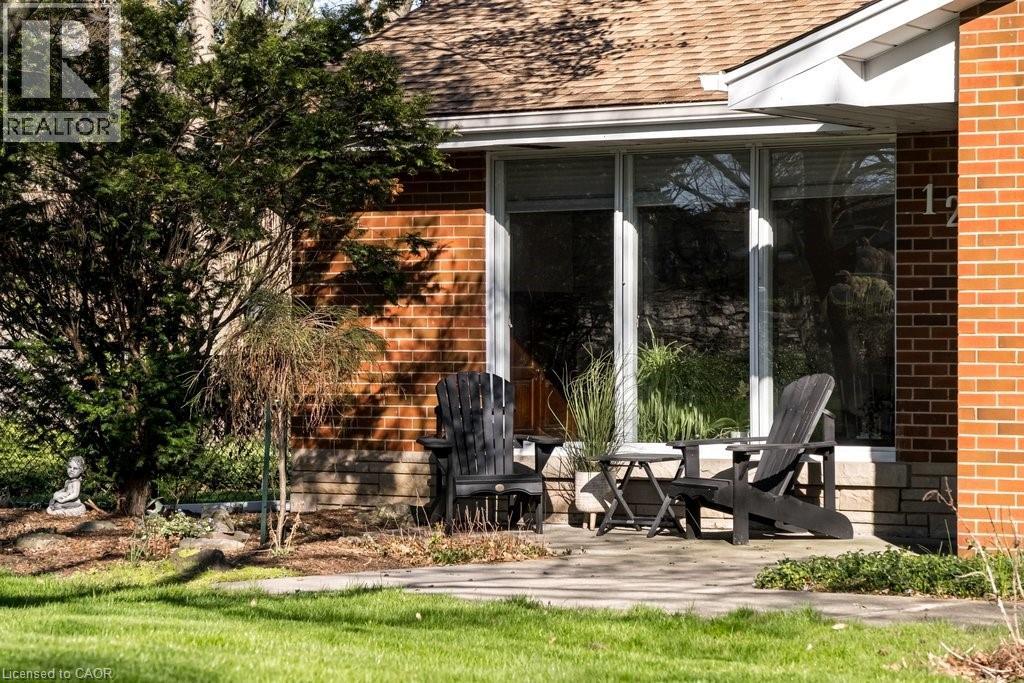 129 ONEIDA Boulevard, Hamilton, Ontario, L9G3C7 — Photo 2