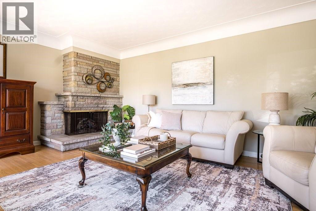 129 ONEIDA Boulevard, Hamilton, Ontario, L9G3C7 — Photo 3