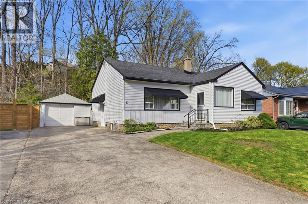 37 CENTRAL PARK Avenue, Dundas, Ontario, L9H2M5 — Photo 3