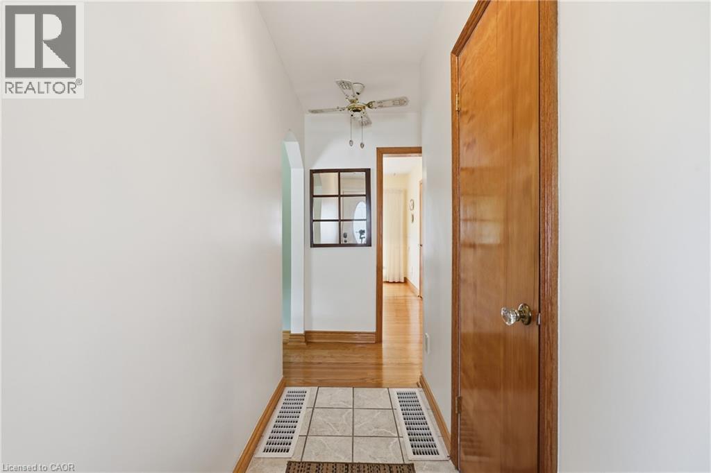 37 CENTRAL PARK Avenue, Dundas, Ontario, L9H2M5 — Photo 6