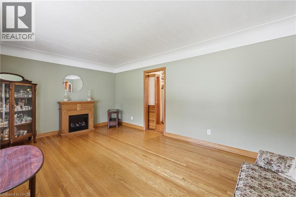 37 CENTRAL PARK Avenue, Dundas, Ontario, L9H2M5 — Photo 8