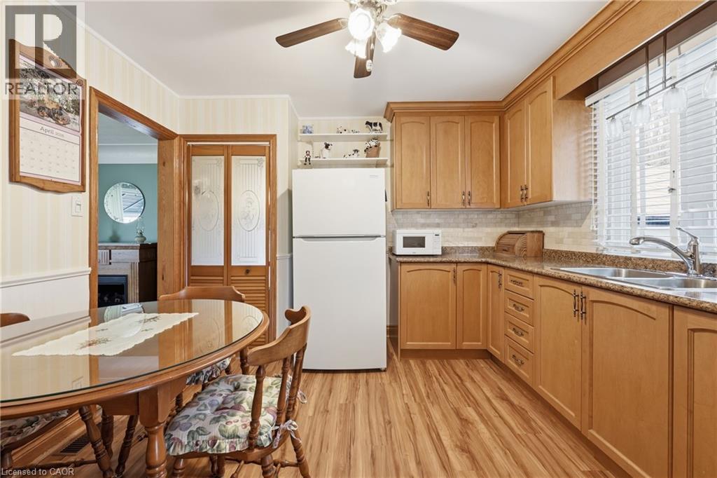 37 CENTRAL PARK Avenue, Dundas, Ontario, L9H2M5 — Photo 9