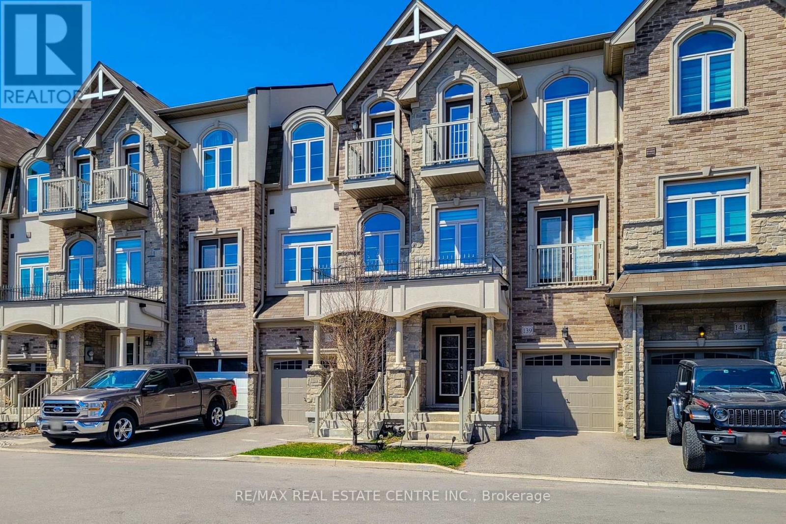 137 BORERS CREEK CIRCLE, Hamilton (Waterdown), Ontario, L8B1W3 — Photo 3