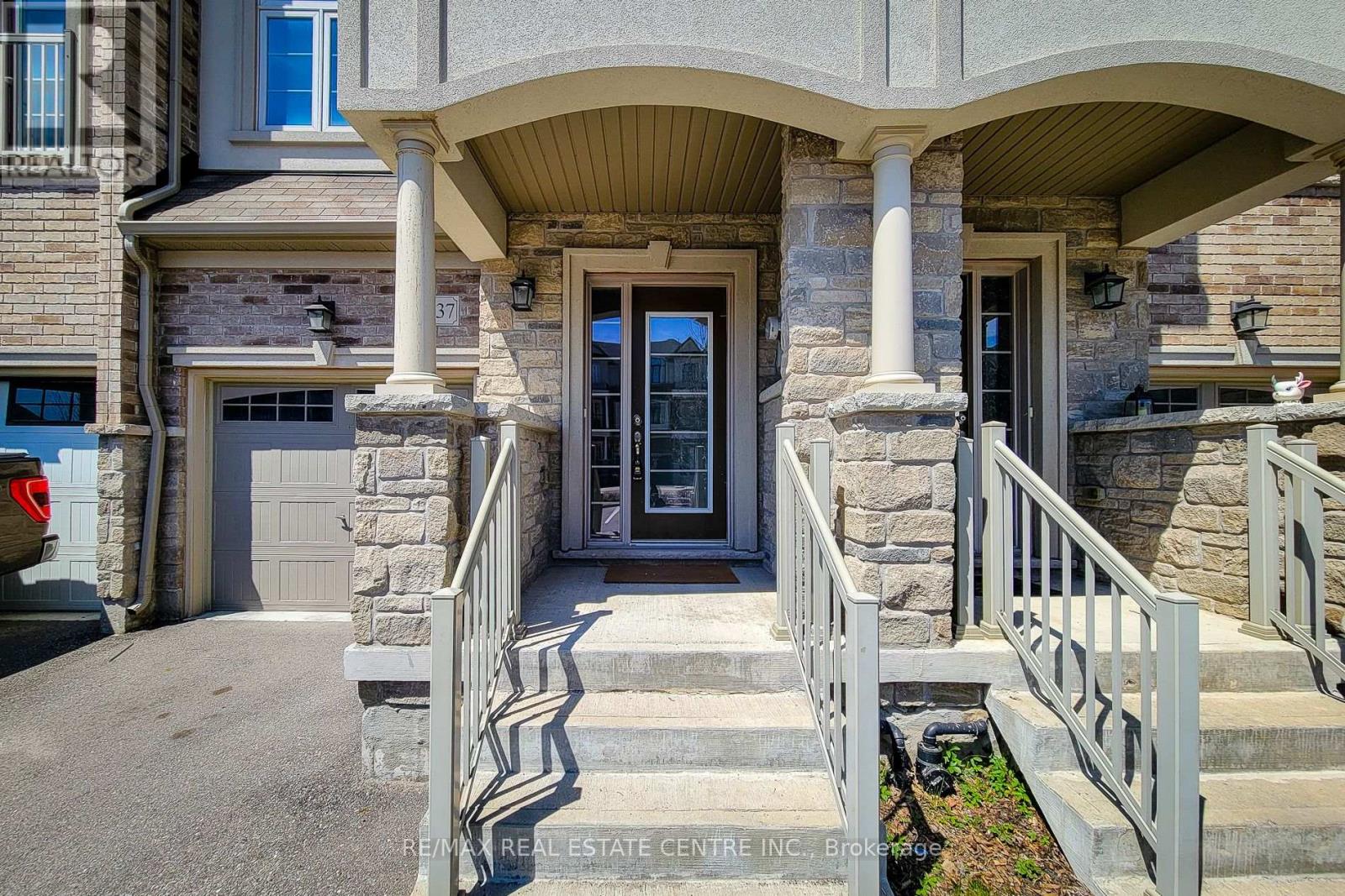 137 BORERS CREEK CIRCLE, Hamilton (Waterdown), Ontario, L8B1W3 — Photo 5