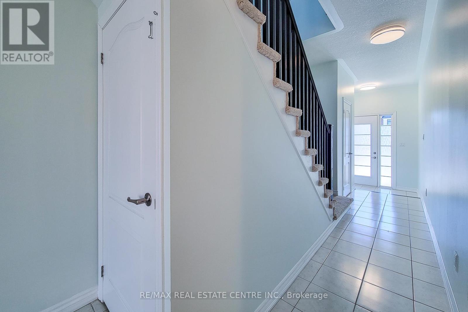 137 BORERS CREEK CIRCLE, Hamilton (Waterdown), Ontario, L8B1W3 — Photo 6