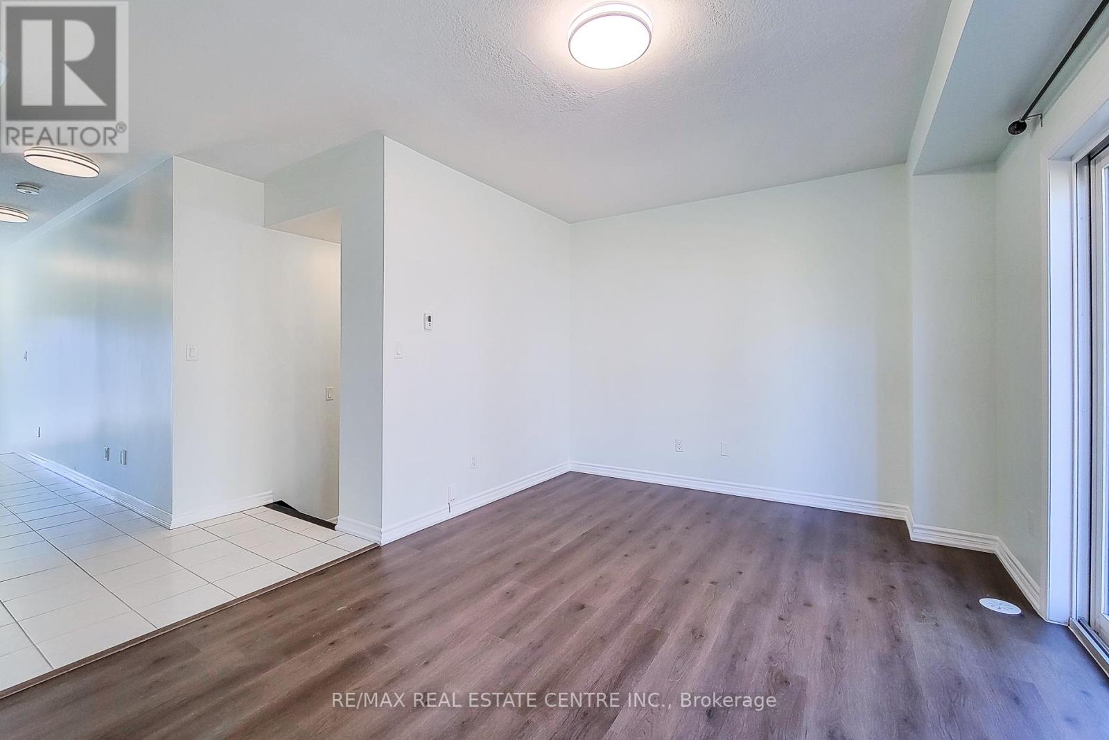 137 BORERS CREEK CIRCLE, Hamilton (Waterdown), Ontario, L8B1W3 — Photo 8