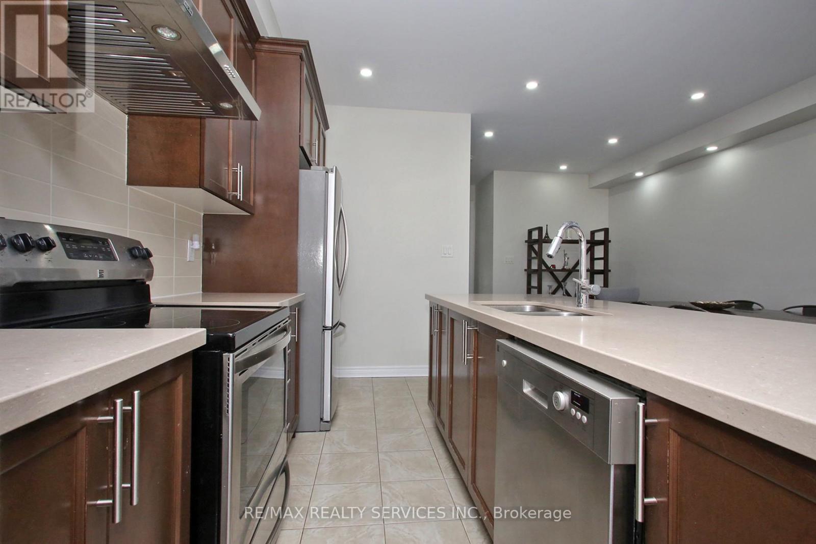 10 ISLE ROYAL TERRACE, Brampton (Bram West), Ontario, L6Y6B1 — Photo 7