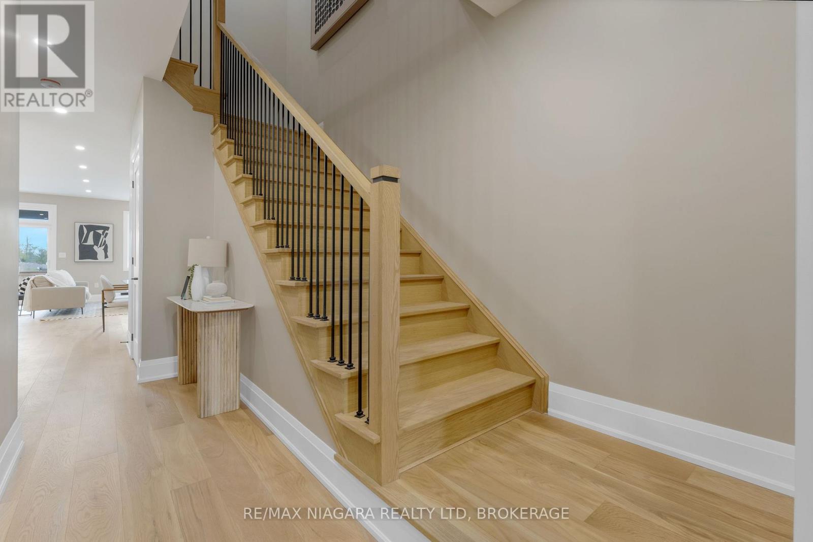 6204 CURLIN CRESCENT, Niagara Falls (Forestview), Ontario, L2H0B8 — Photo 3