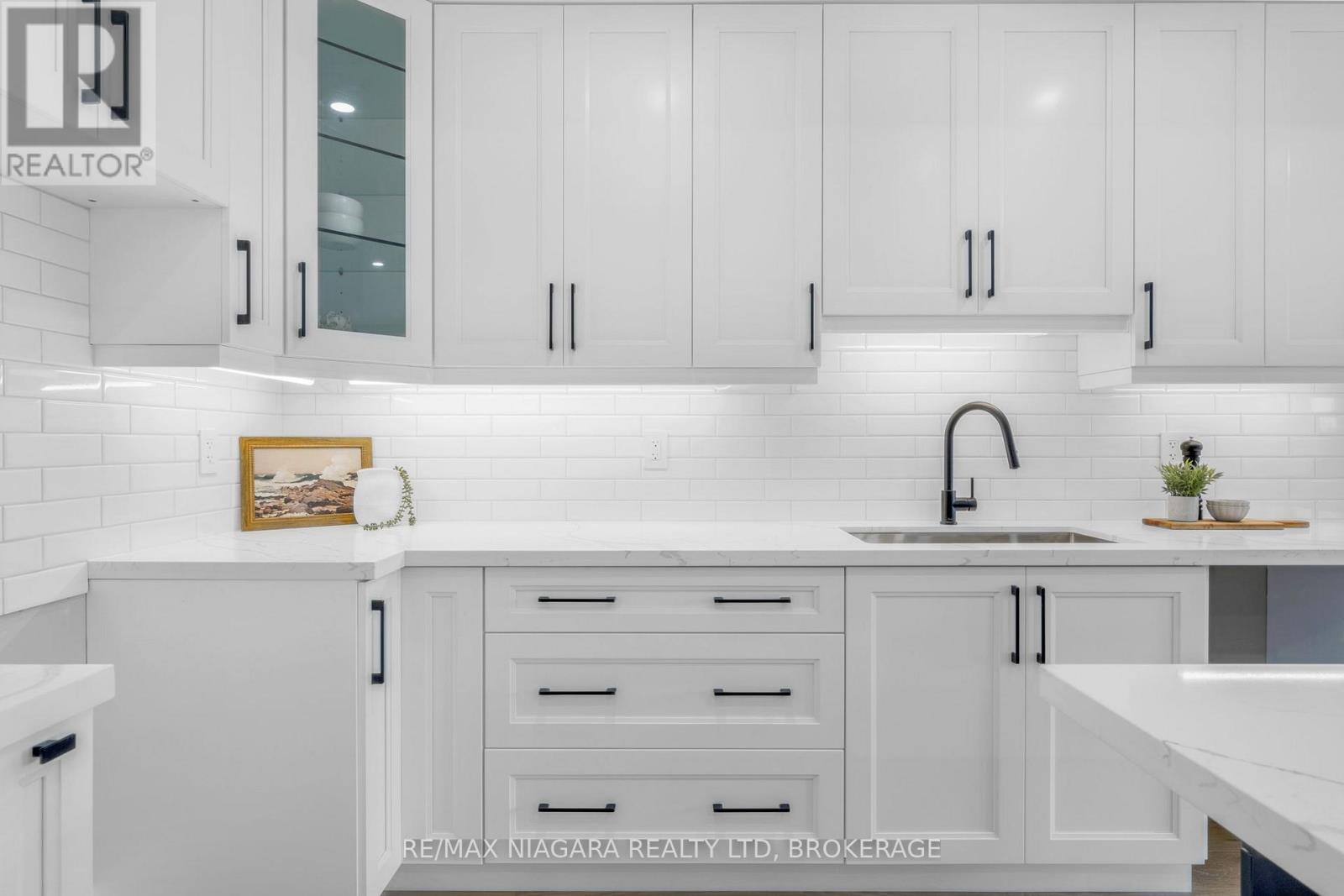 6204 CURLIN CRESCENT, Niagara Falls (Forestview), Ontario, L2H0B8 — Photo 8