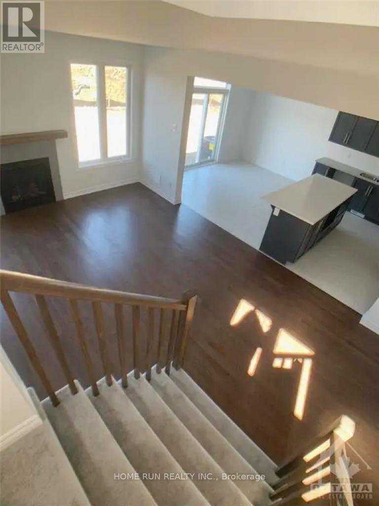 328 FINIAL WAY, Ottawa, Ontario, K2J6V9 — Photo 3