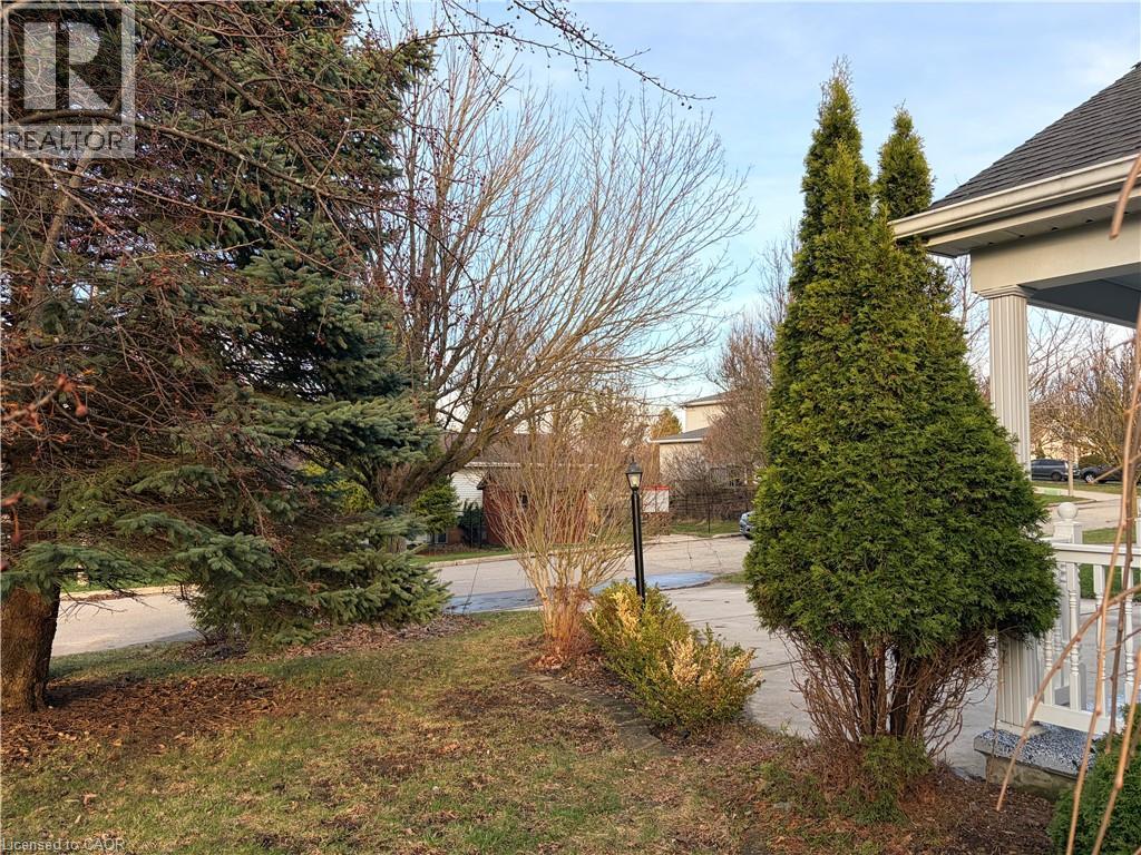 209 HALDANE Court, Waterloo, Ontario, N2T1T6 — Photo 5