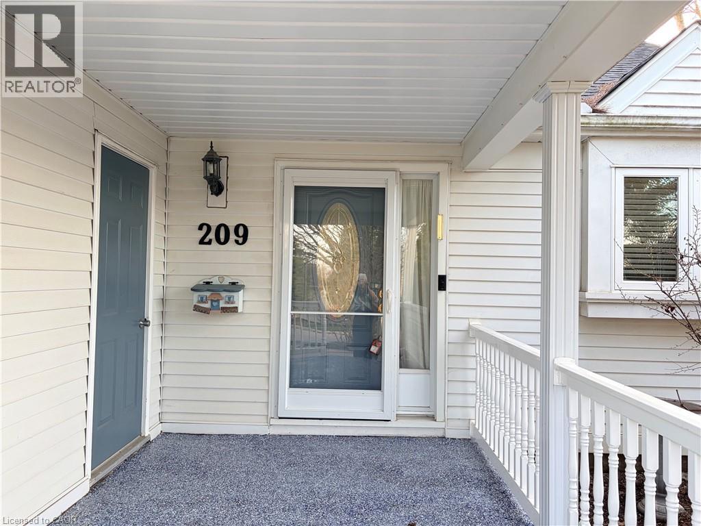 209 HALDANE Court, Waterloo, Ontario, N2T1T6 — Photo 6