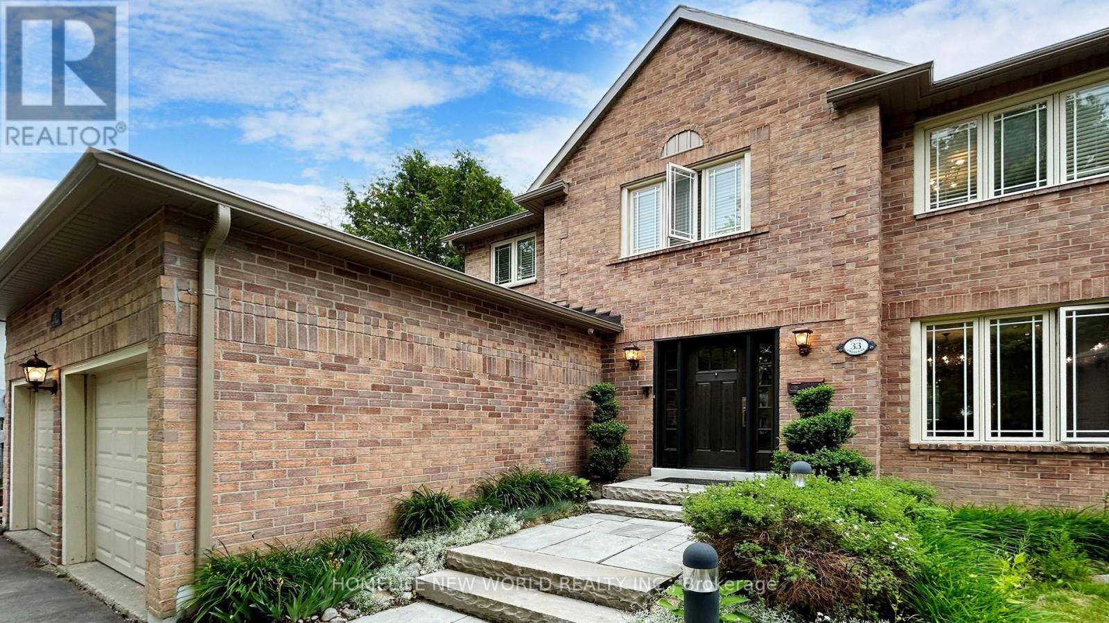 33 BEATTY CRESCENT, Aurora (Aurora Highlands), Ontario, L4G5V3 — Photo 2