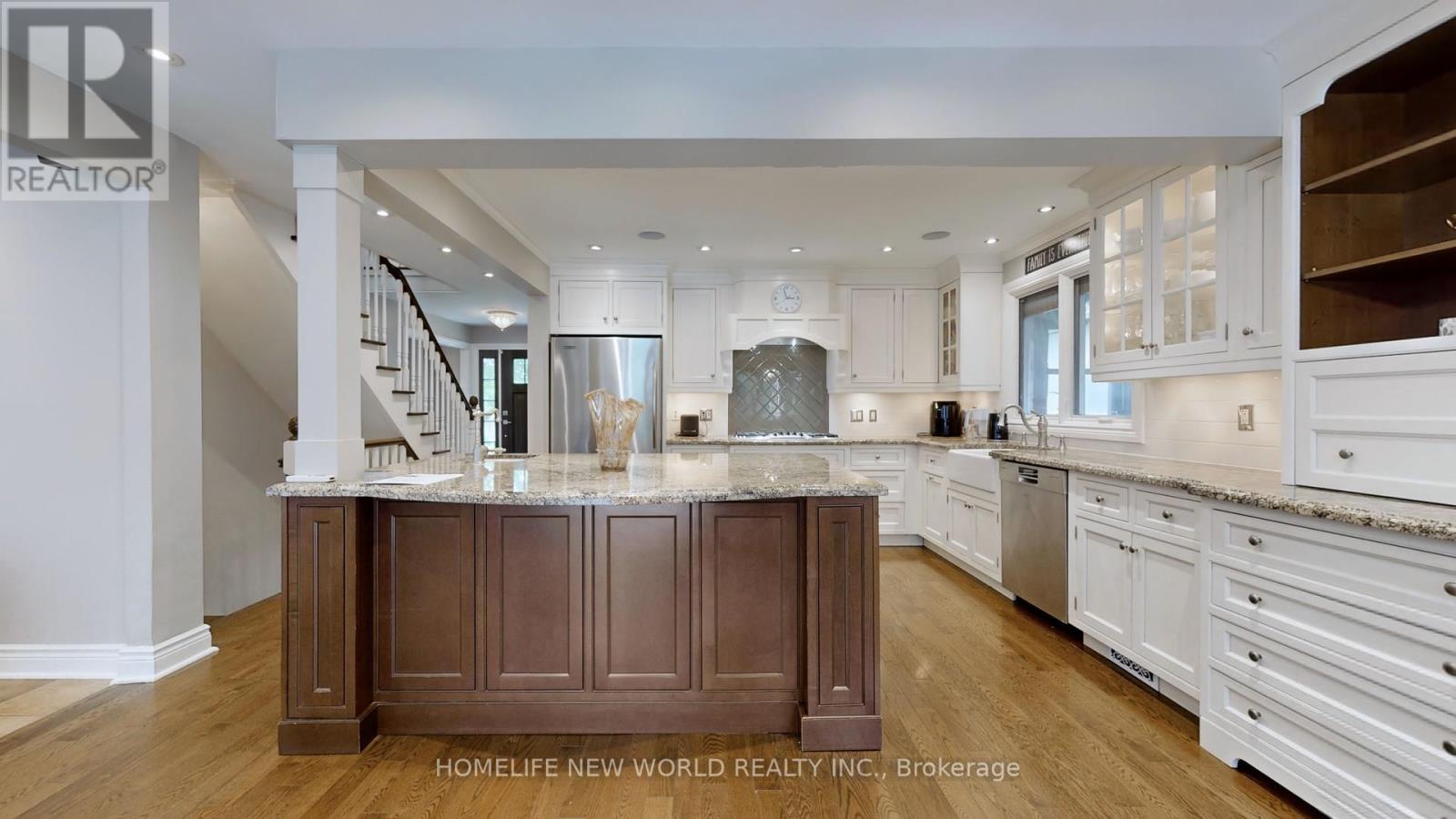 33 BEATTY CRESCENT, Aurora (Aurora Highlands), Ontario, L4G5V3 — Photo 8