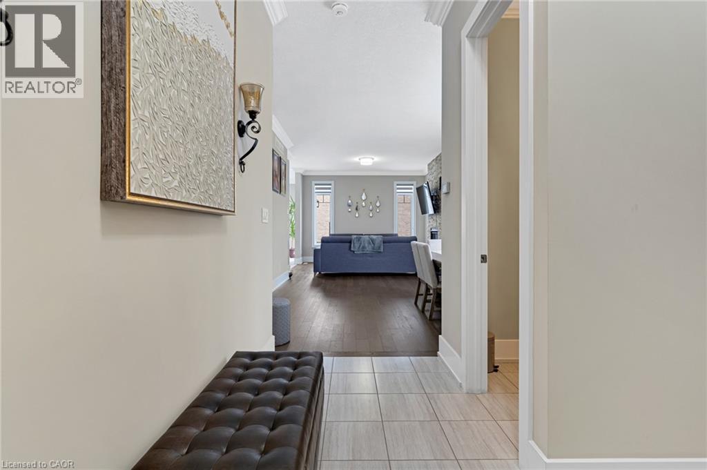 900 PONDCLIFFE Court, Kitchener, Ontario, N2R0M4 — Photo 2