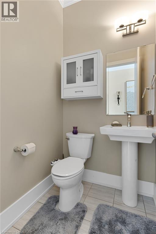 900 PONDCLIFFE Court, Kitchener, Ontario, N2R0M4 — Photo 3