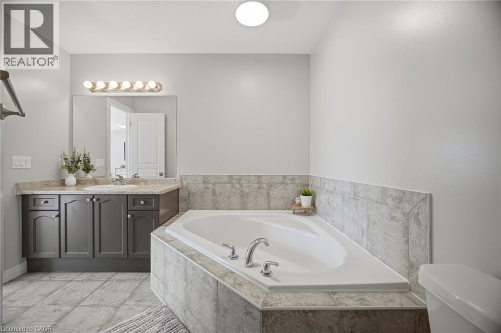 92 CELESTIAL Crescent, Stoney Creek, Ontario, L0R1P0 — Photo 31