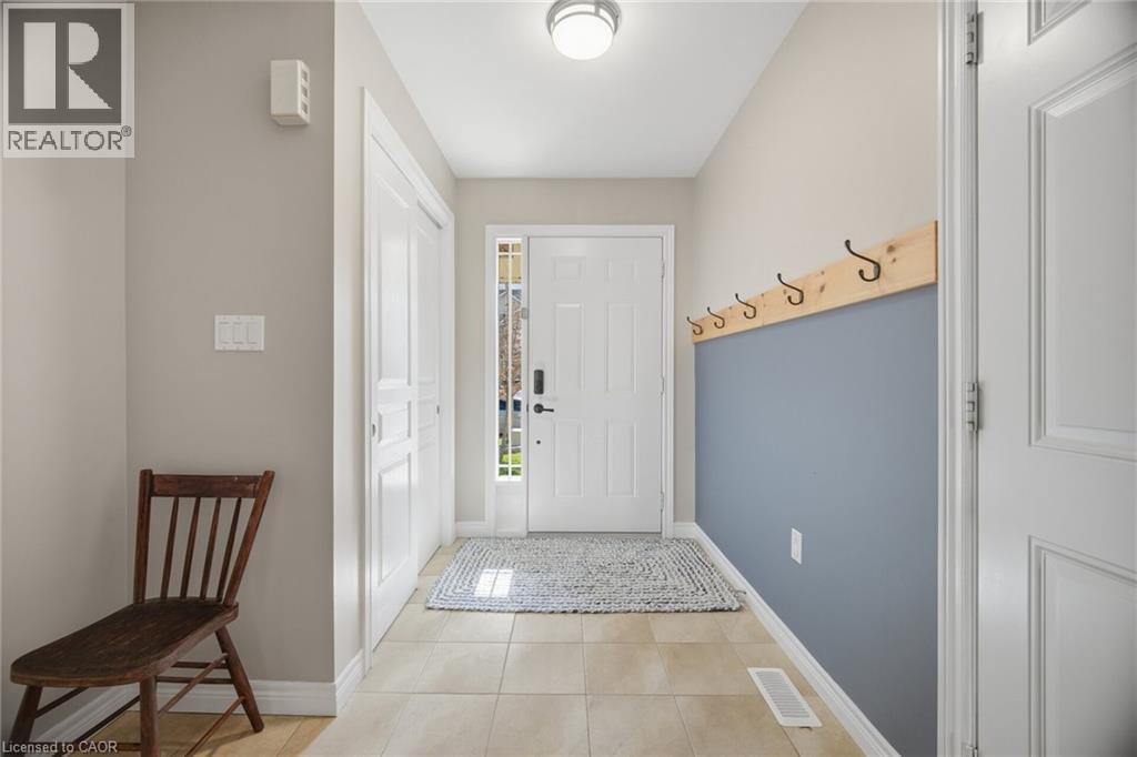 92 CELESTIAL Crescent, Stoney Creek, Ontario, L0R1P0 — Photo 4