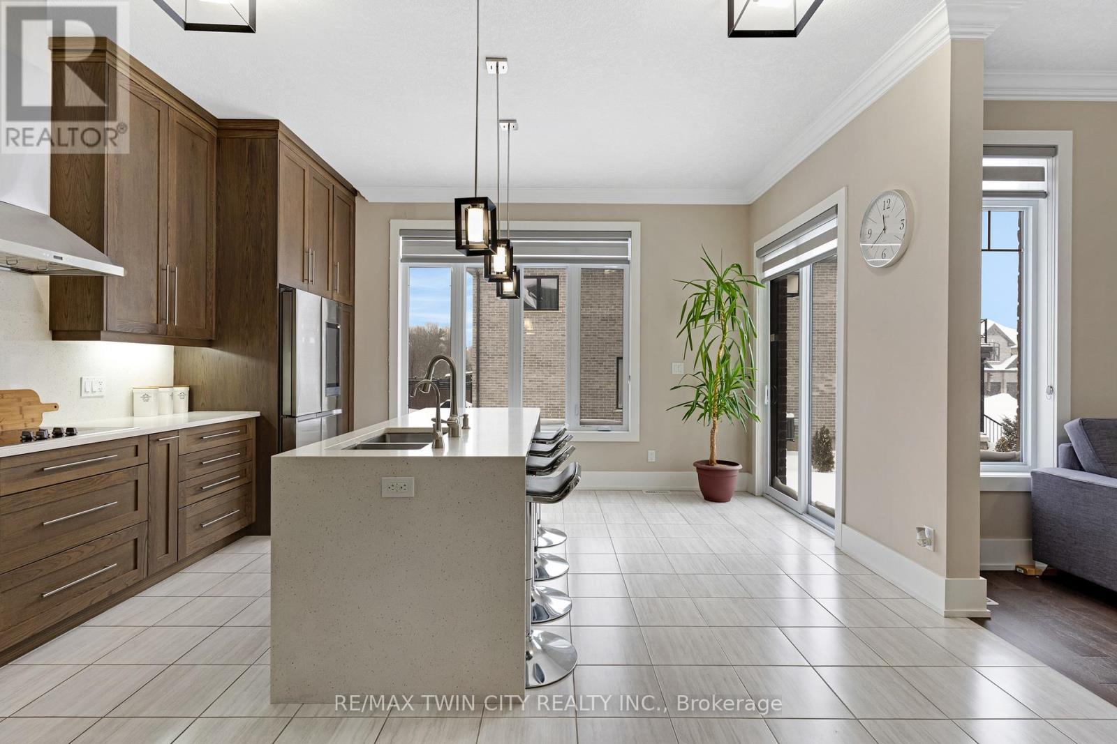 900 PONDCLIFFE DRIVE, Kitchener, Ontario, N2R0M9 — Photo 11