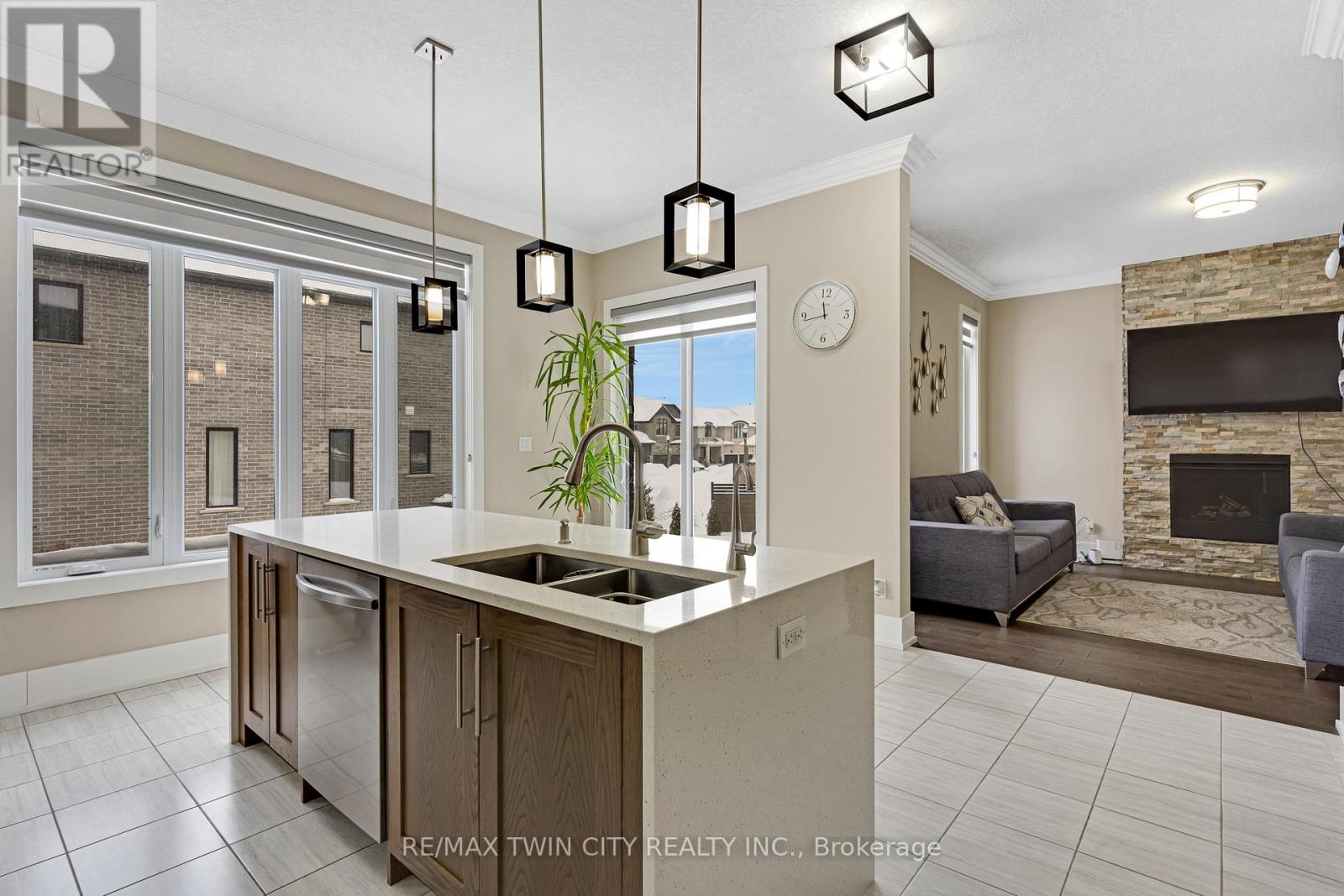 900 PONDCLIFFE DRIVE, Kitchener, Ontario, N2R0M9 — Photo 16