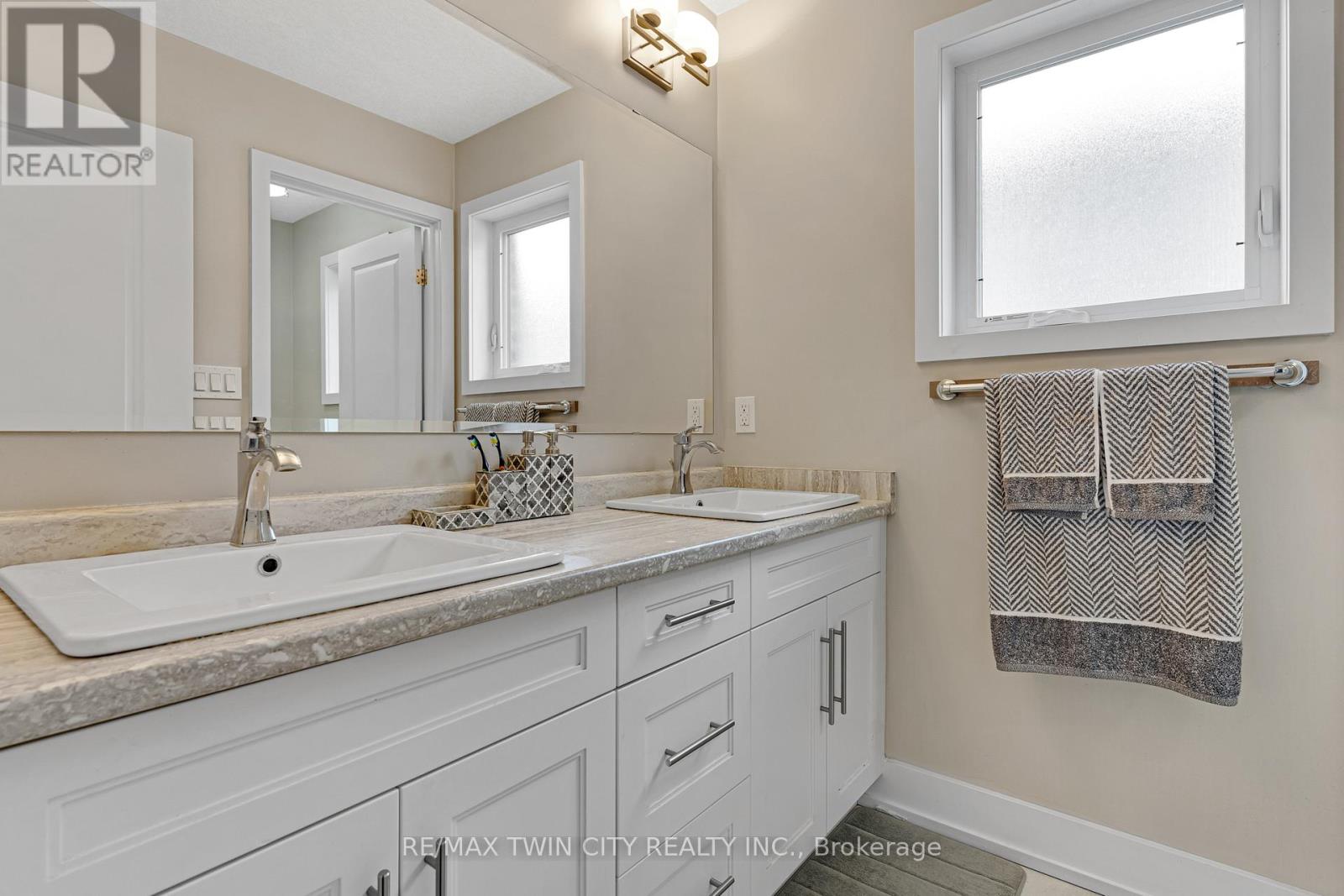 900 PONDCLIFFE DRIVE, Kitchener, Ontario, N2R0M9 — Photo 29