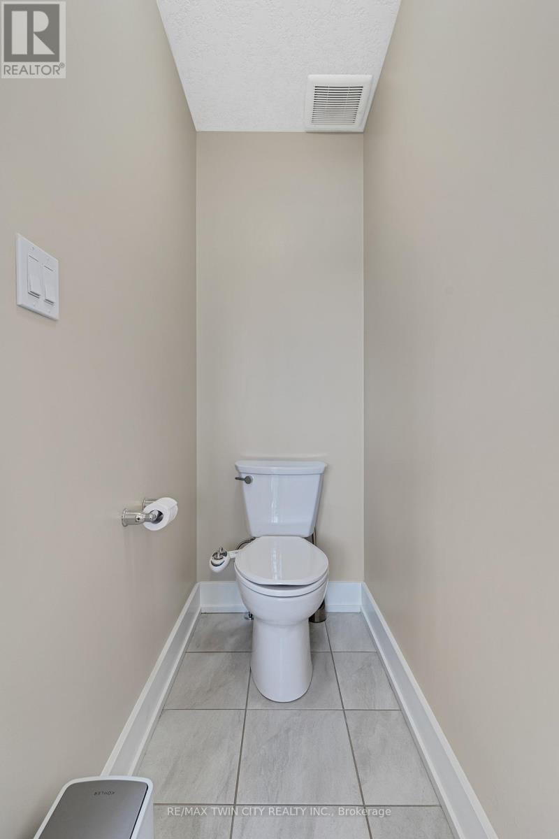 900 PONDCLIFFE DRIVE, Kitchener, Ontario, N2R0M9 — Photo 36