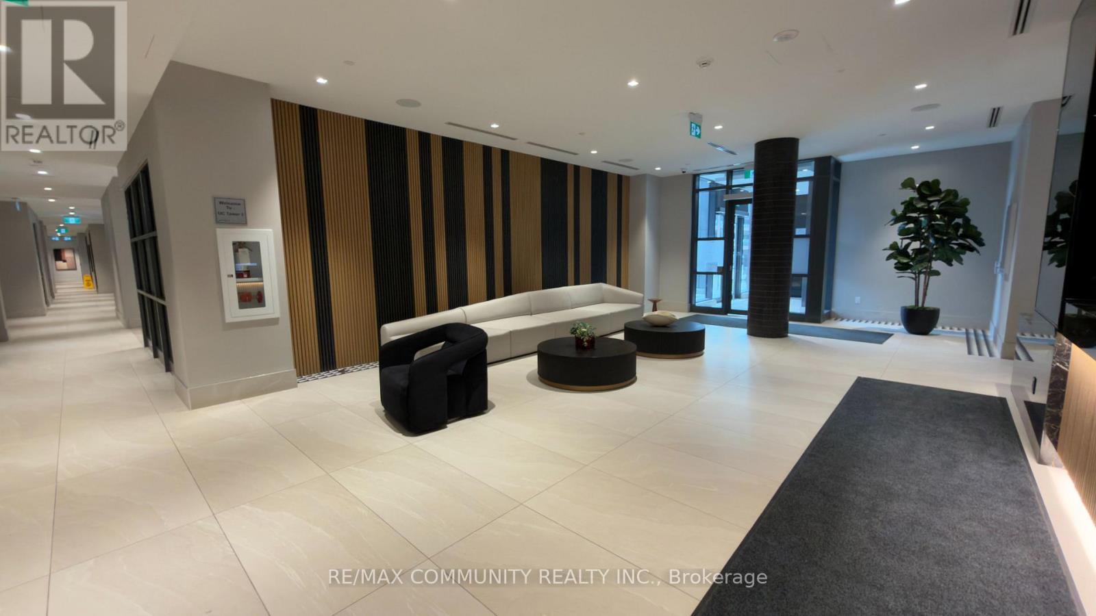 319 - 2545 SIMCOE STREET N, Oshawa (Windfields), Ontario, L1L0W3 — Photo 2