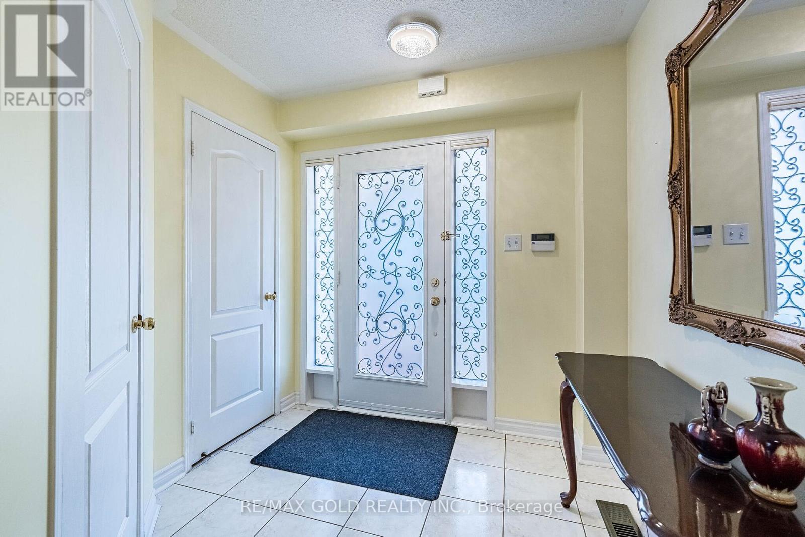 46 MCCRIMMON DRIVE, Brampton (Fletcher's Meadow), Ontario, L7A2Z5 — Photo 4