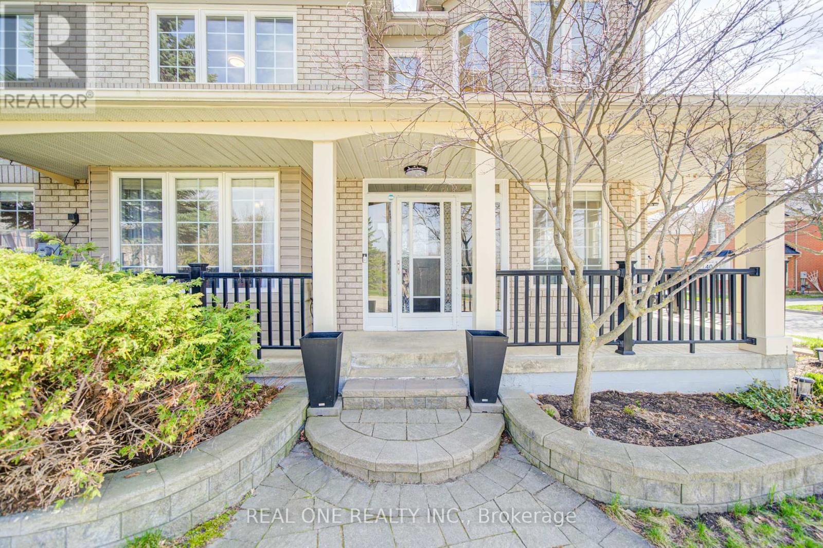 2 DRAWBRIDGE DRIVE, Markham (Berczy), Ontario, L6C2B2 — Photo 5
