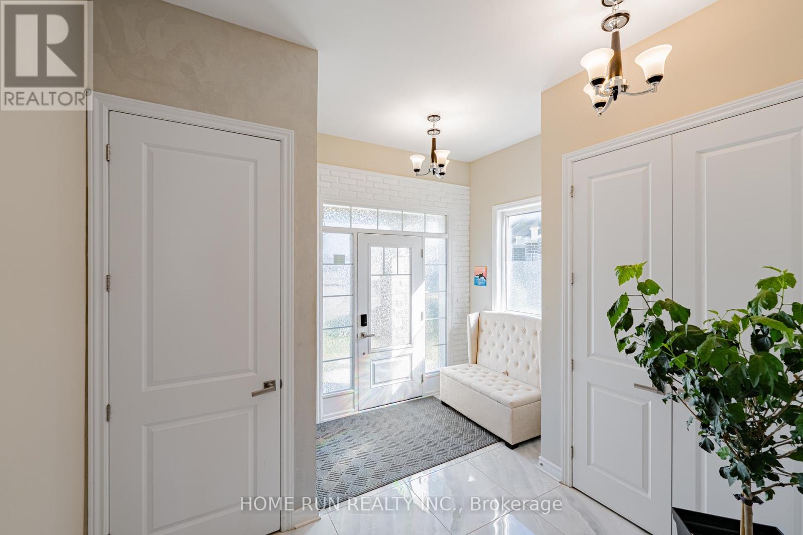110 DISCOVERY CRESCENT, Ottawa, Ontario, K2S0Z9 — Photo 2