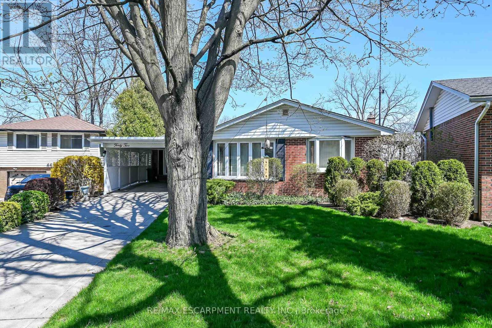 42 HOLBROOK ROAD, Hamilton (Westcliffe), Ontario, L9C2H2 — Photo 2